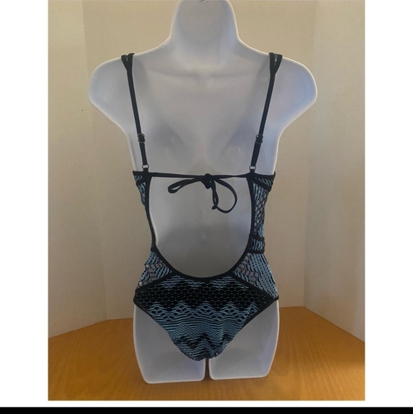 NEW BECCA Reveal Show & Tell Plunge One Piece - Picture 6 of 7